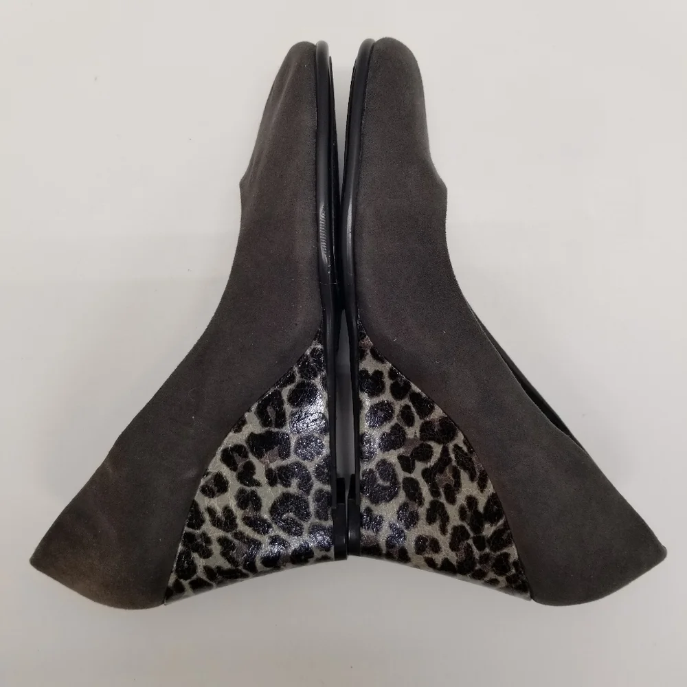 A2 Aerosoles Plumberry Womans Sz 8 Gray Fabric Wedge Loafer Slip On Animal Print